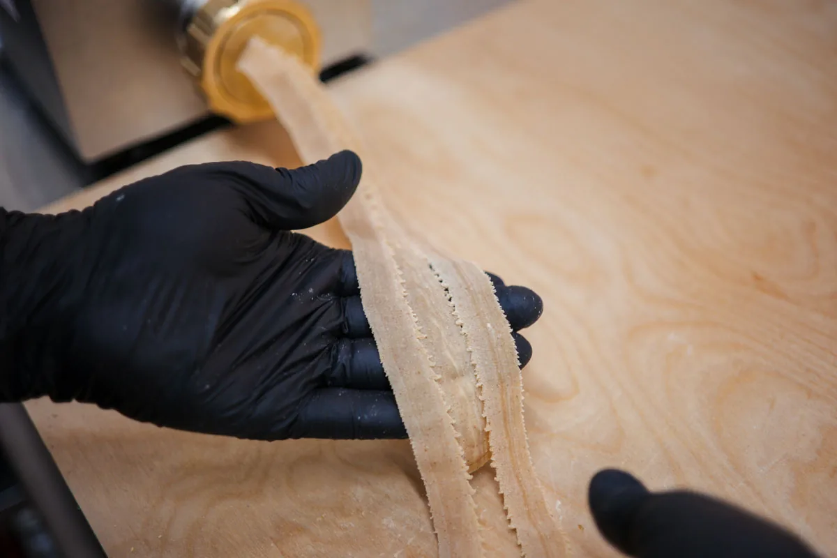 Pâtes fraîches travaillées dans la cuisine de Terre di Giorgio