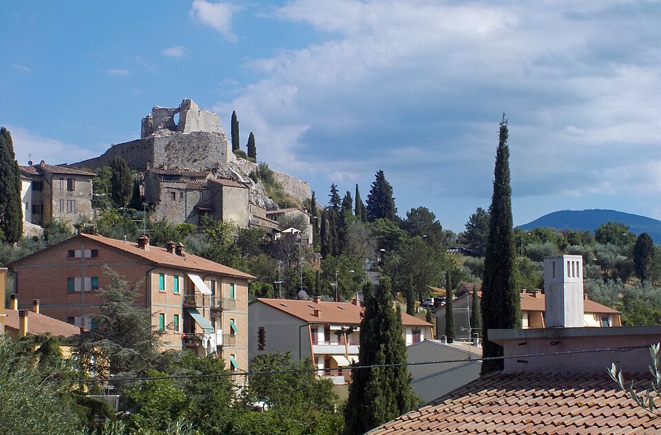 Blick auf Castiglione d’Orcia mit der Rocca Aldobrandesca.